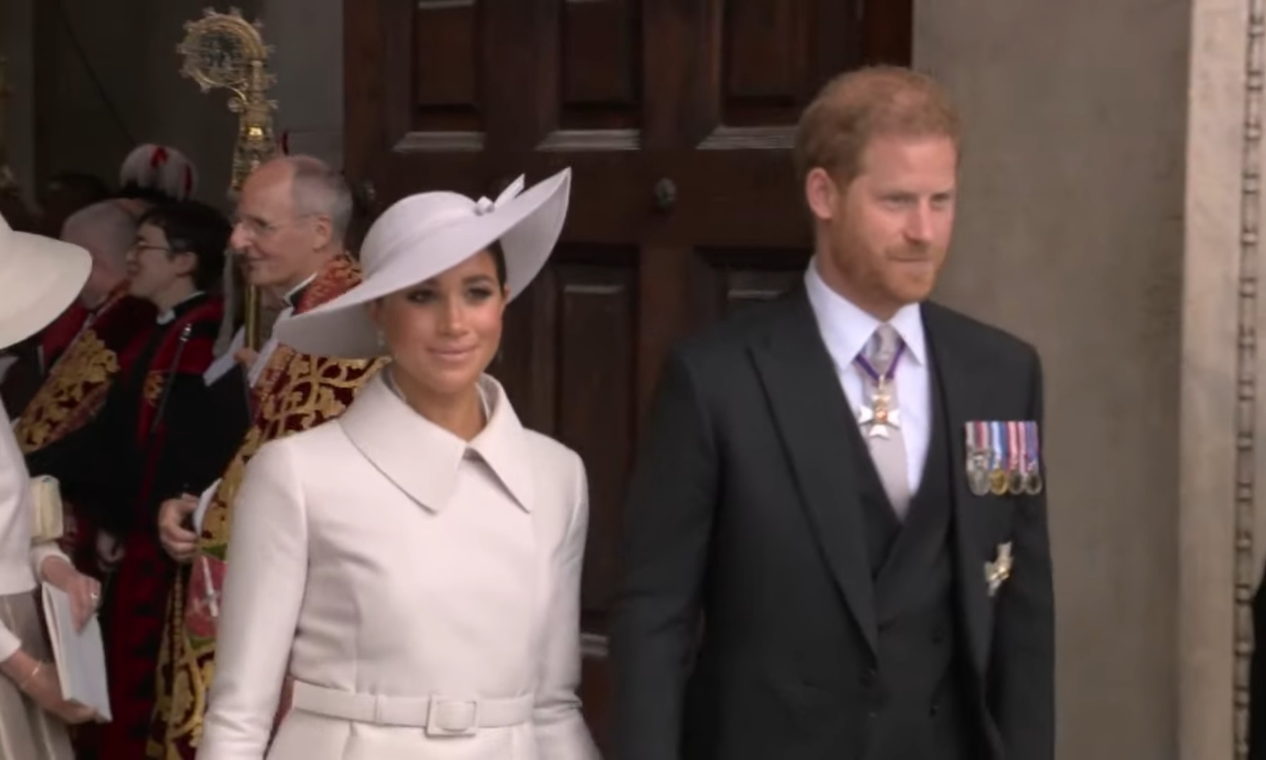Sem a presença da rainha, Harry e Meghan foram as estrelas da missa de Ação de Graças