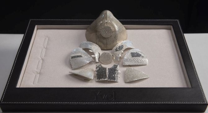 A máscara mais cara do mundo custa 1,2 milhões de euros. Conheça algumas das mais êxcentricas