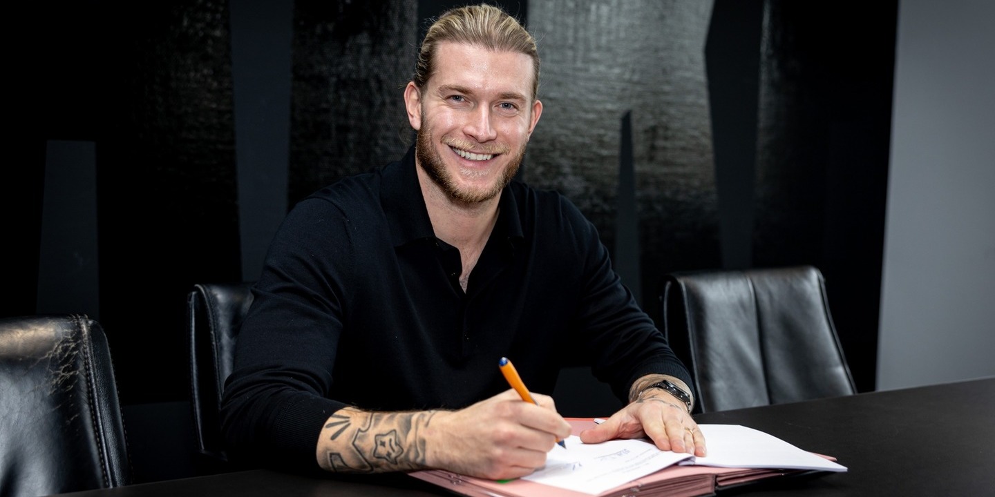 Loris Karius assina pelo Schalke 04 até ao final da temporada