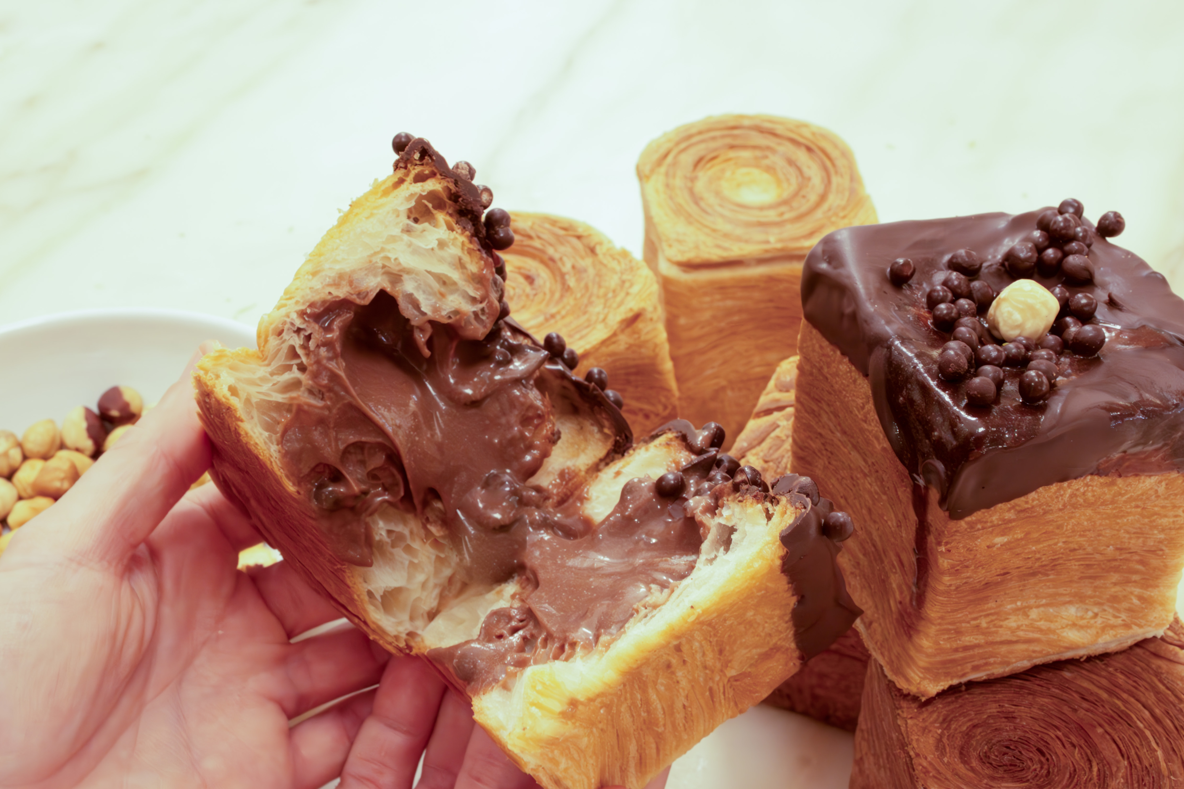 Estes croissants em forma de cubo vão ser a sua nova perdição (e ficam mesmo bem no Instagram)