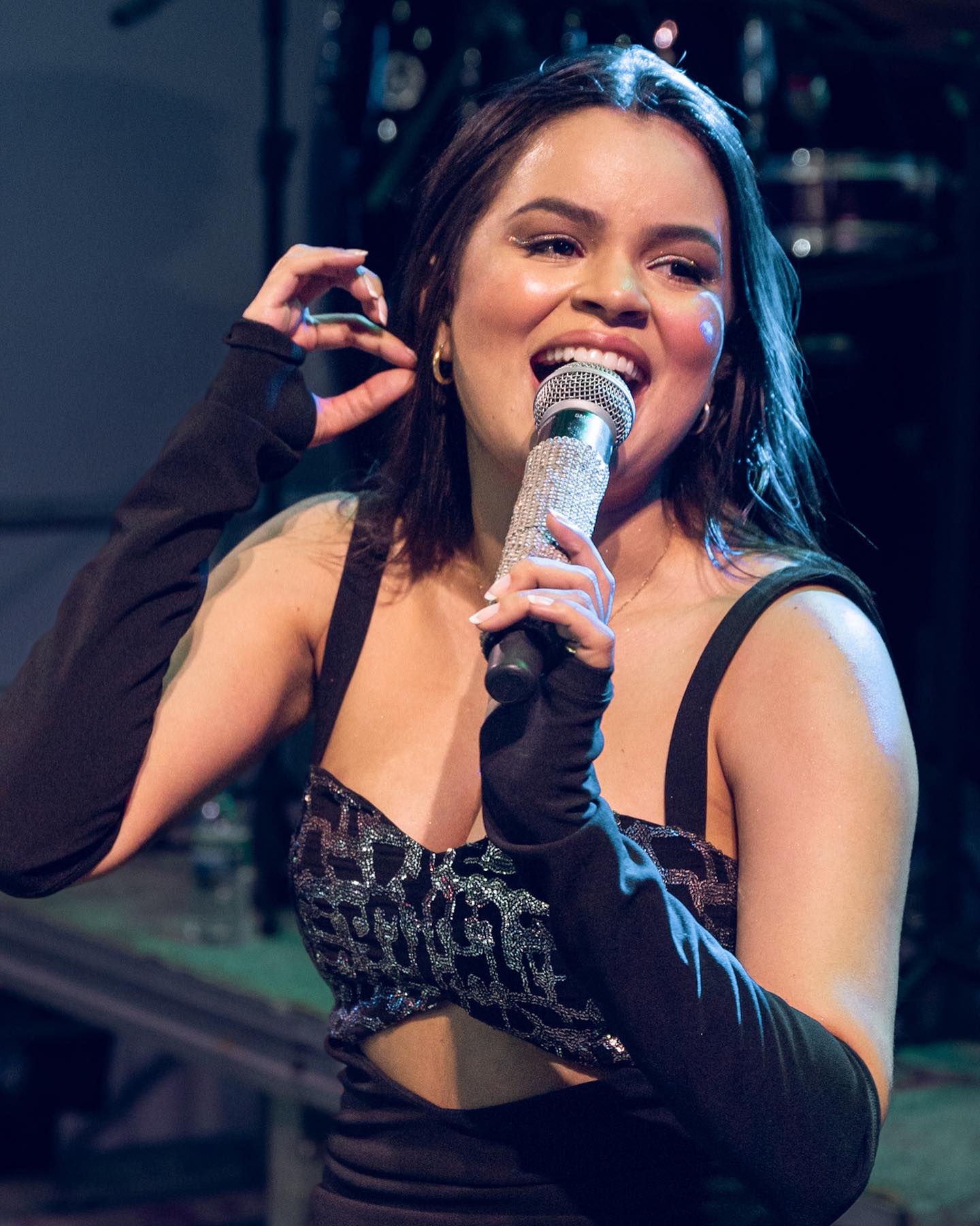 Cantora brasileira que terá plagiado Deslandes e Piçarra diz que foi “um erro”.