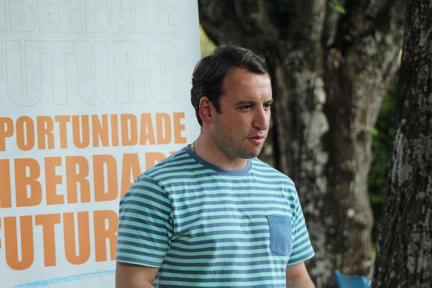 Presidente da JSD deixou avô e tio a viver numa casa imunda, com lixo e ratos na cozinha