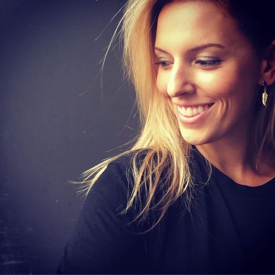 Entrevista a Ruth Manus. “Ai, quem não foi traída, não é? Vamos falar a verdade?”