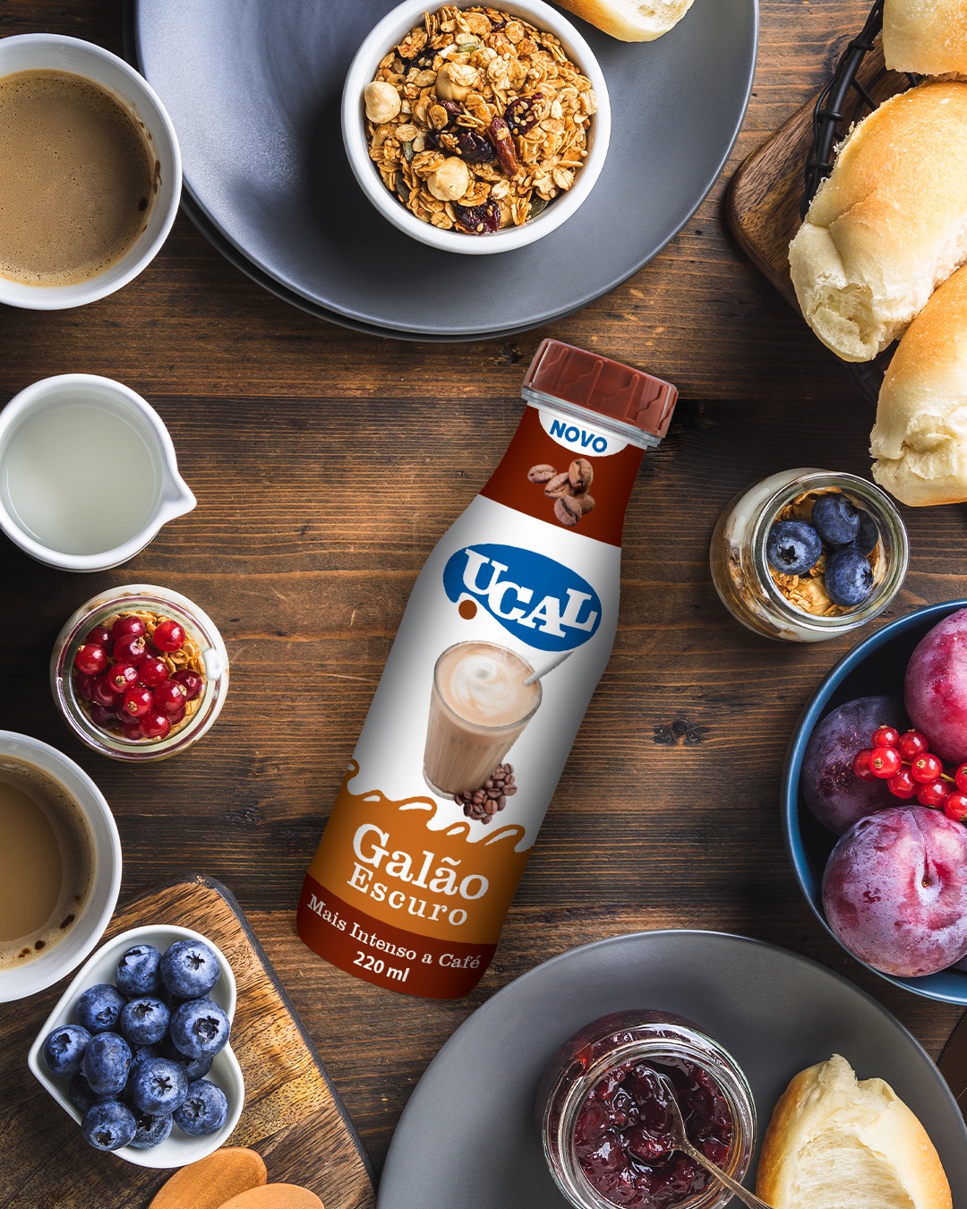 O novo galão escuro e intenso da UCAL vai permitir-lhe ter um pequeno-almoço de café em casa