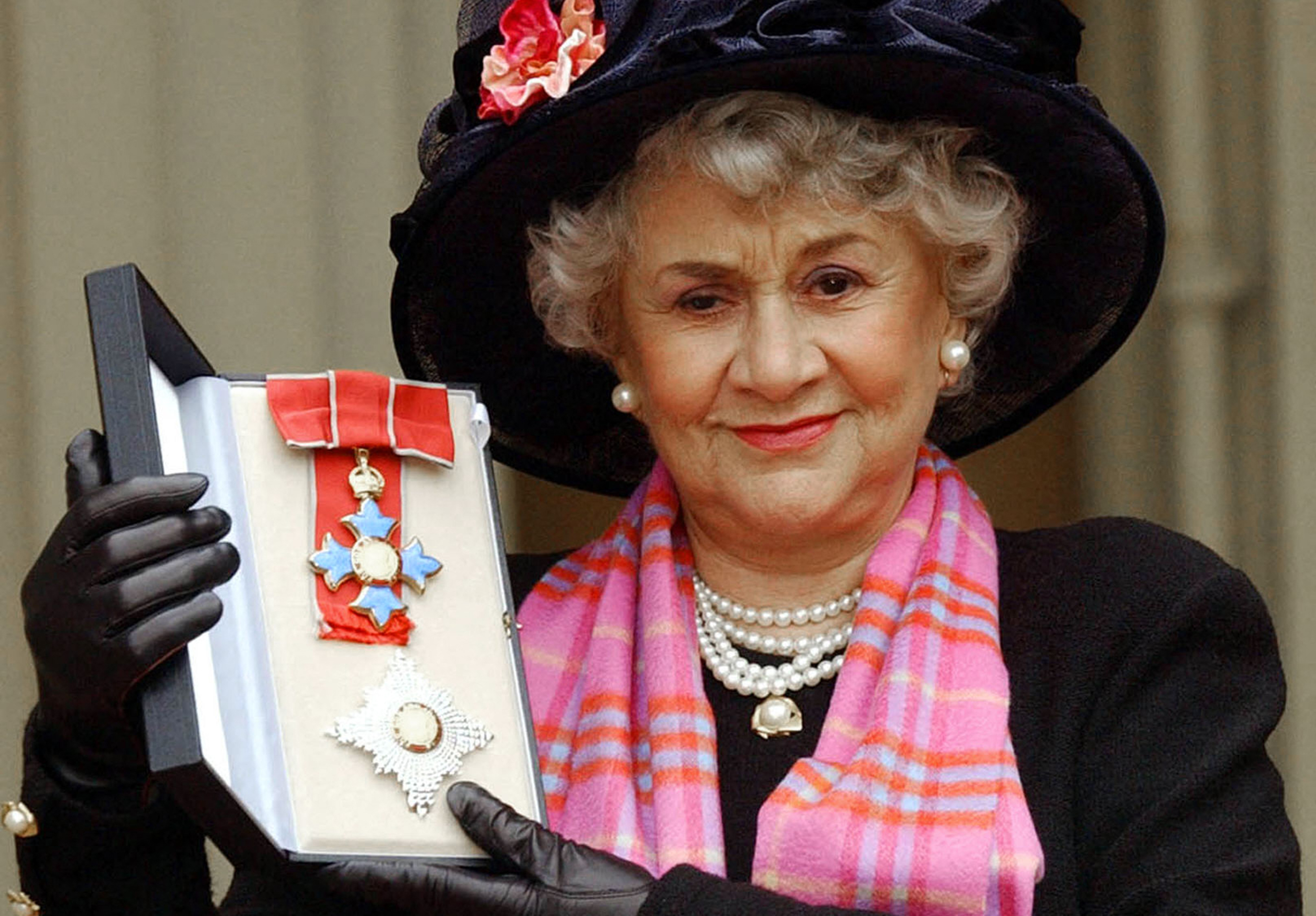 Morreu a atriz britânica Joan Plowright, a 'Nanny' dos 101 Dalmatas