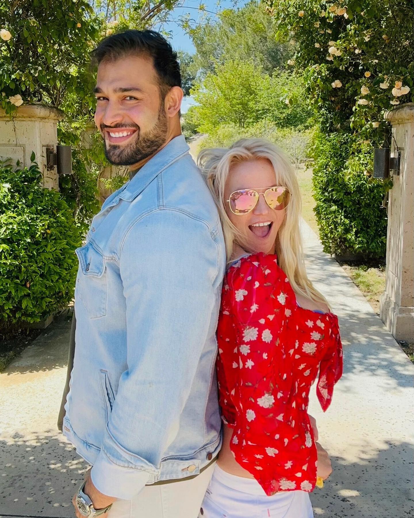 Britney Spears abriu a cabeça durante discussão com Sam Asghari. Episódio aconteceu antes do divórcio