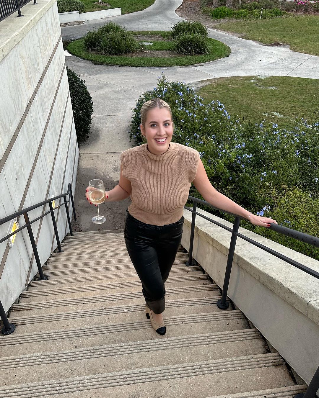 Tiktoker recebe flores do homem com quem anda a sair, mas eram para a ex-mulher. Perceba a reviravolta