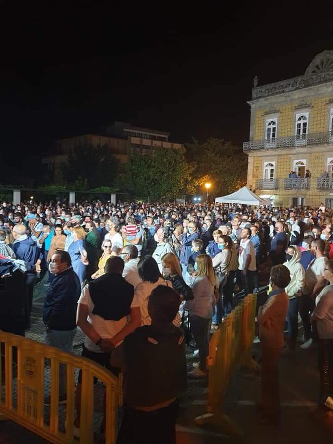 Concerto em Fafe junta multidão sem máscara e distanciamento social (Vídeo)