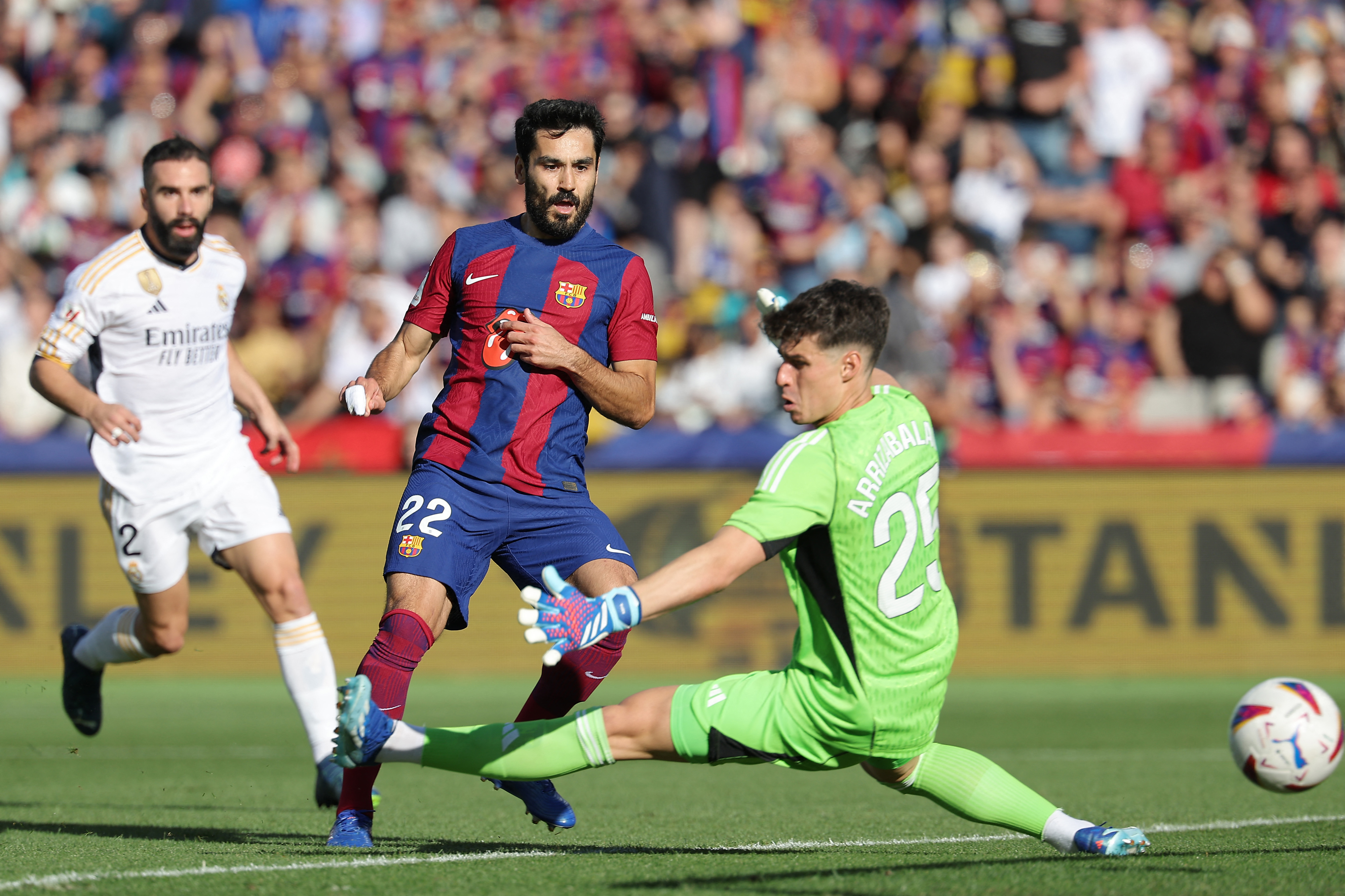 Real sofre para empatar em casa, Barça goleia e é novo líder - La Liga -  SAPO Desporto