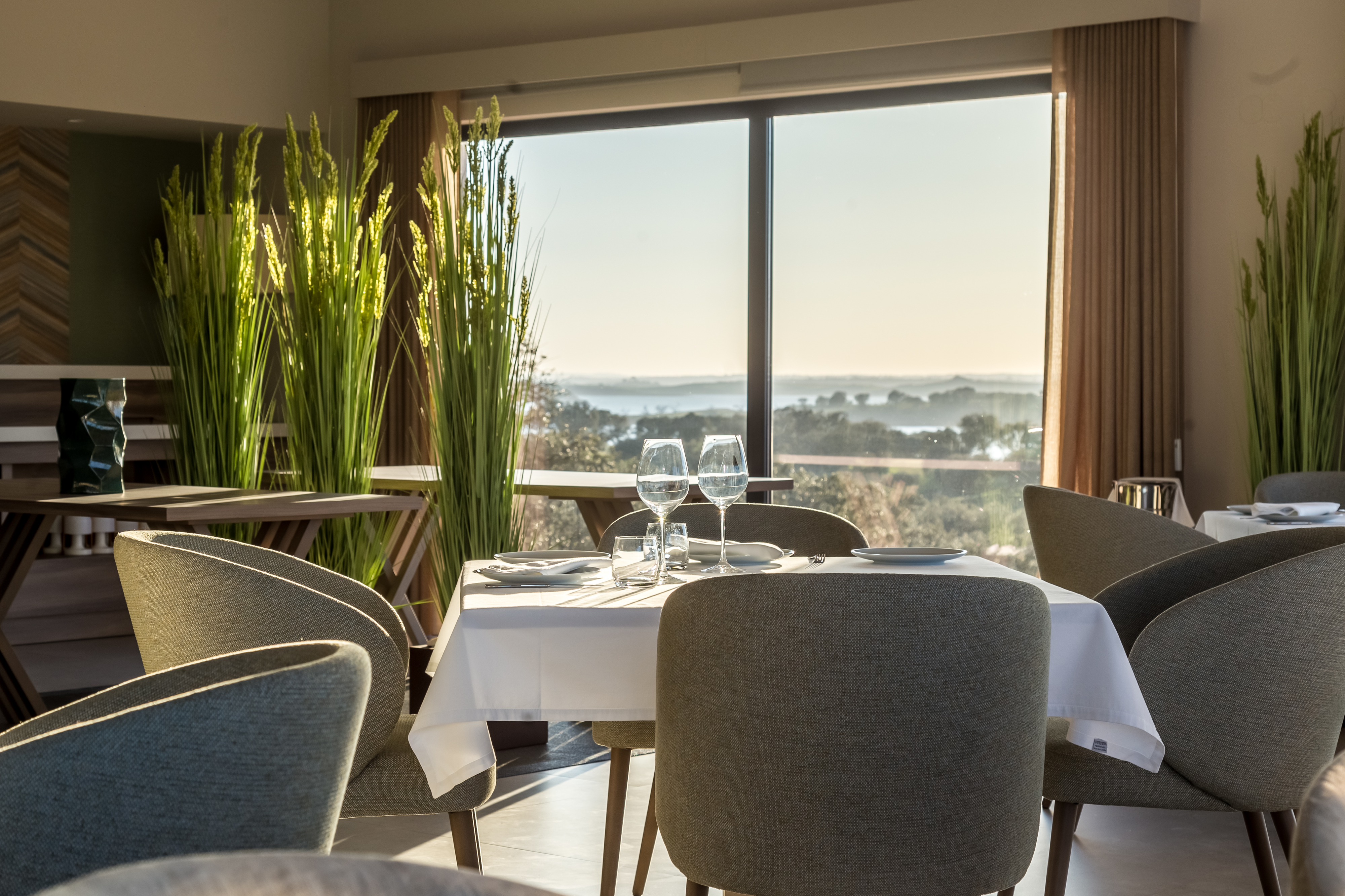 Lua Cheia. Há um novo restaurante no Alqueva e tem vista para o paraíso alentejano