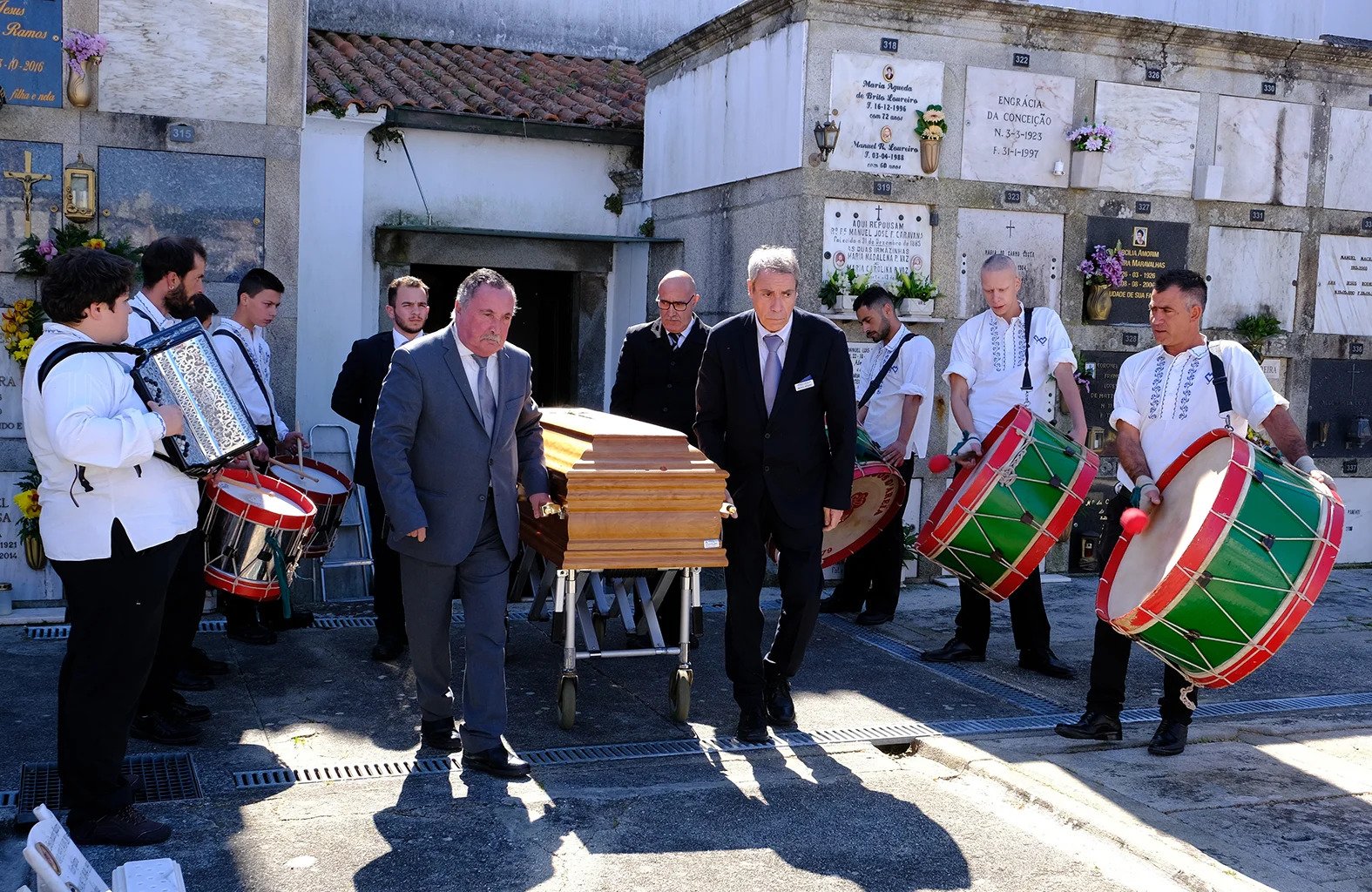 Homem contratou bombos para o seu funeral. E houve festa (como ele queria) em Viana do Castelo