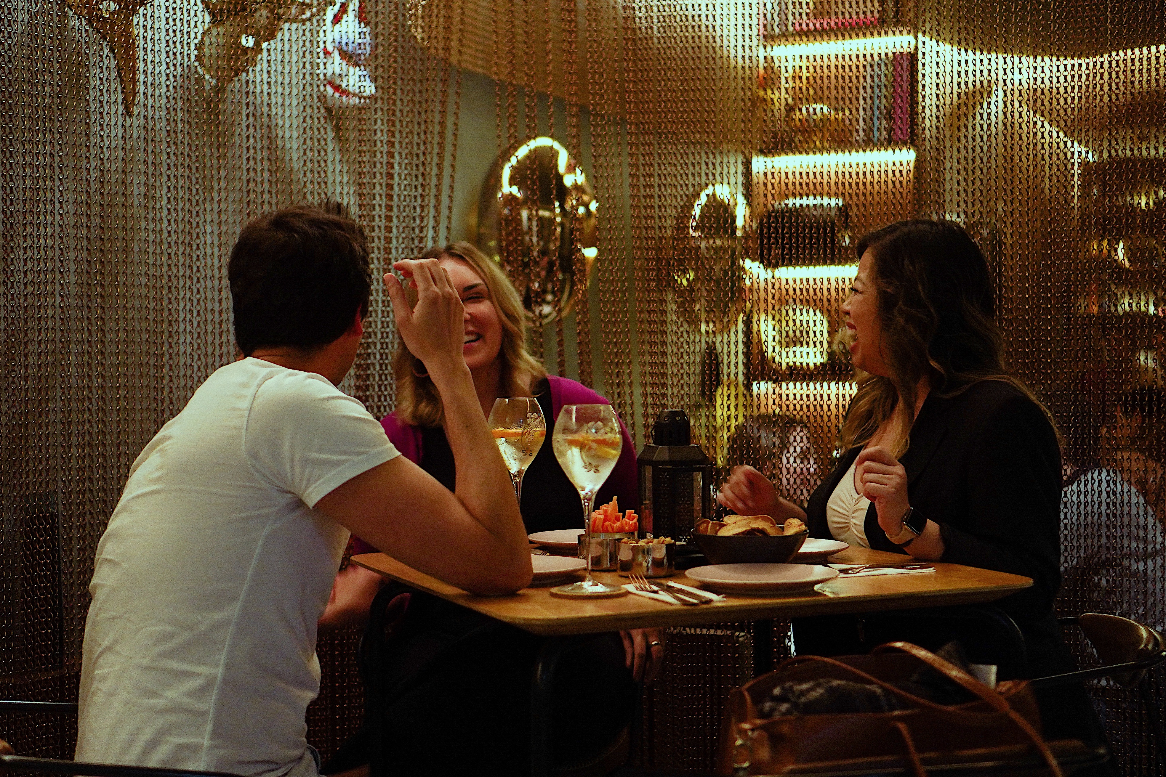 Está solteiro e farto de conhecer pessoas online? Então tem mesmo de aproveitar este evento (que está para breve)