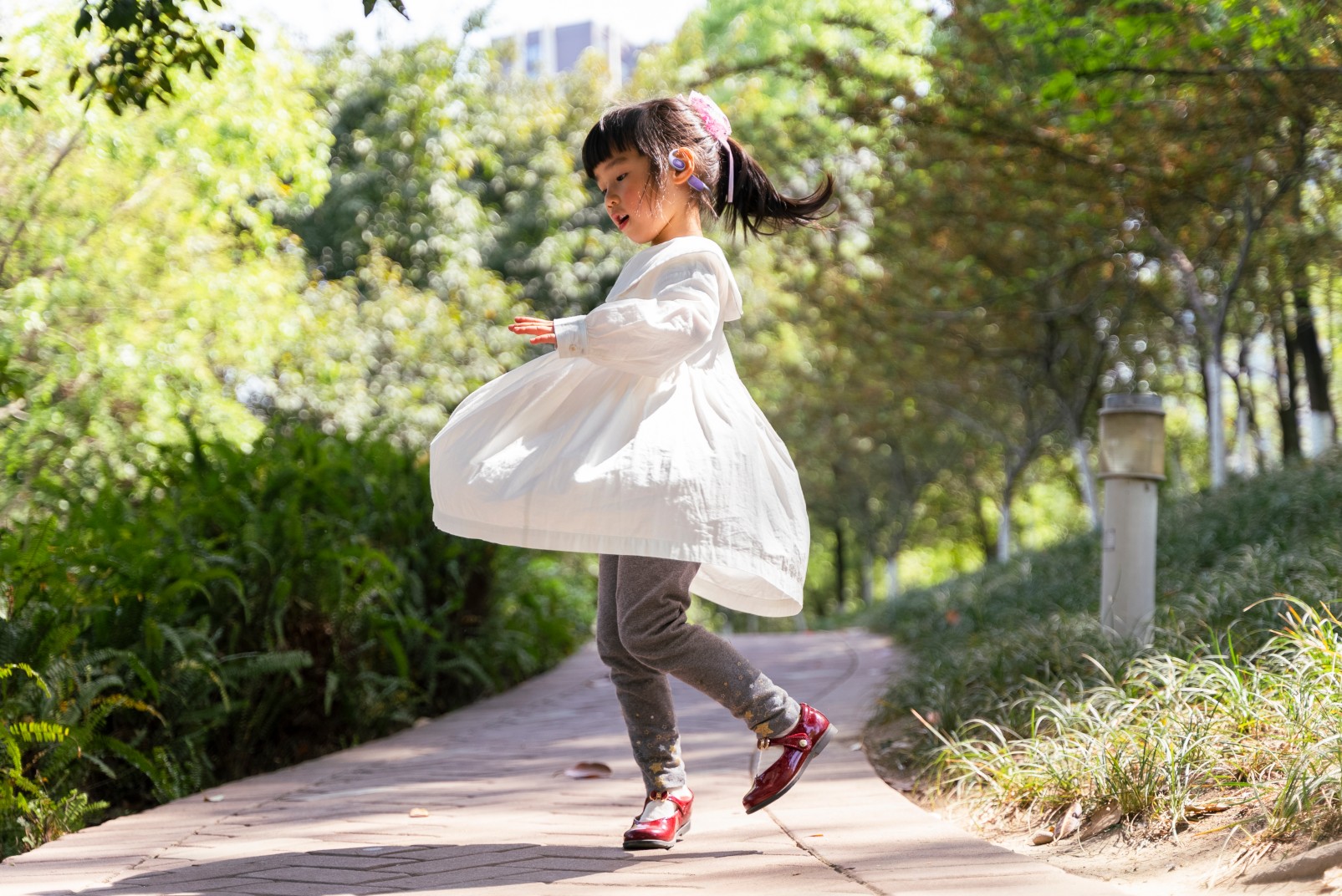 Auscultadores Junior Free da JBL adaptam formato e som para crianças e jovens