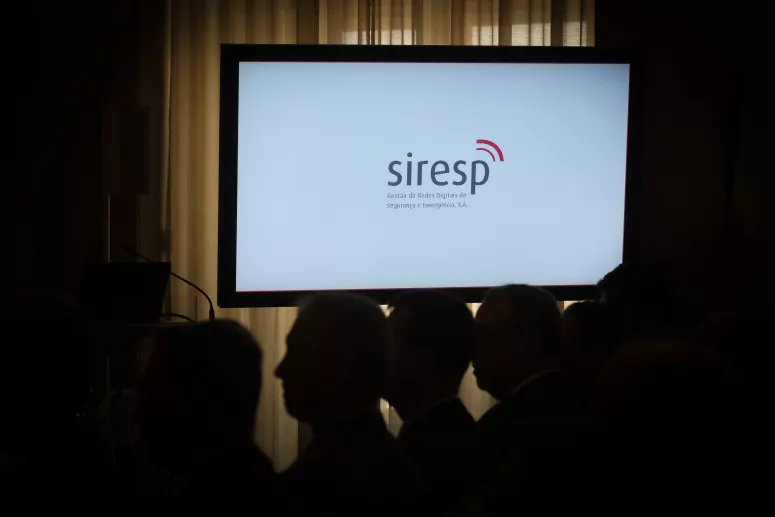 Governo volta a suspender extinção da empresa que gere o SIRESP