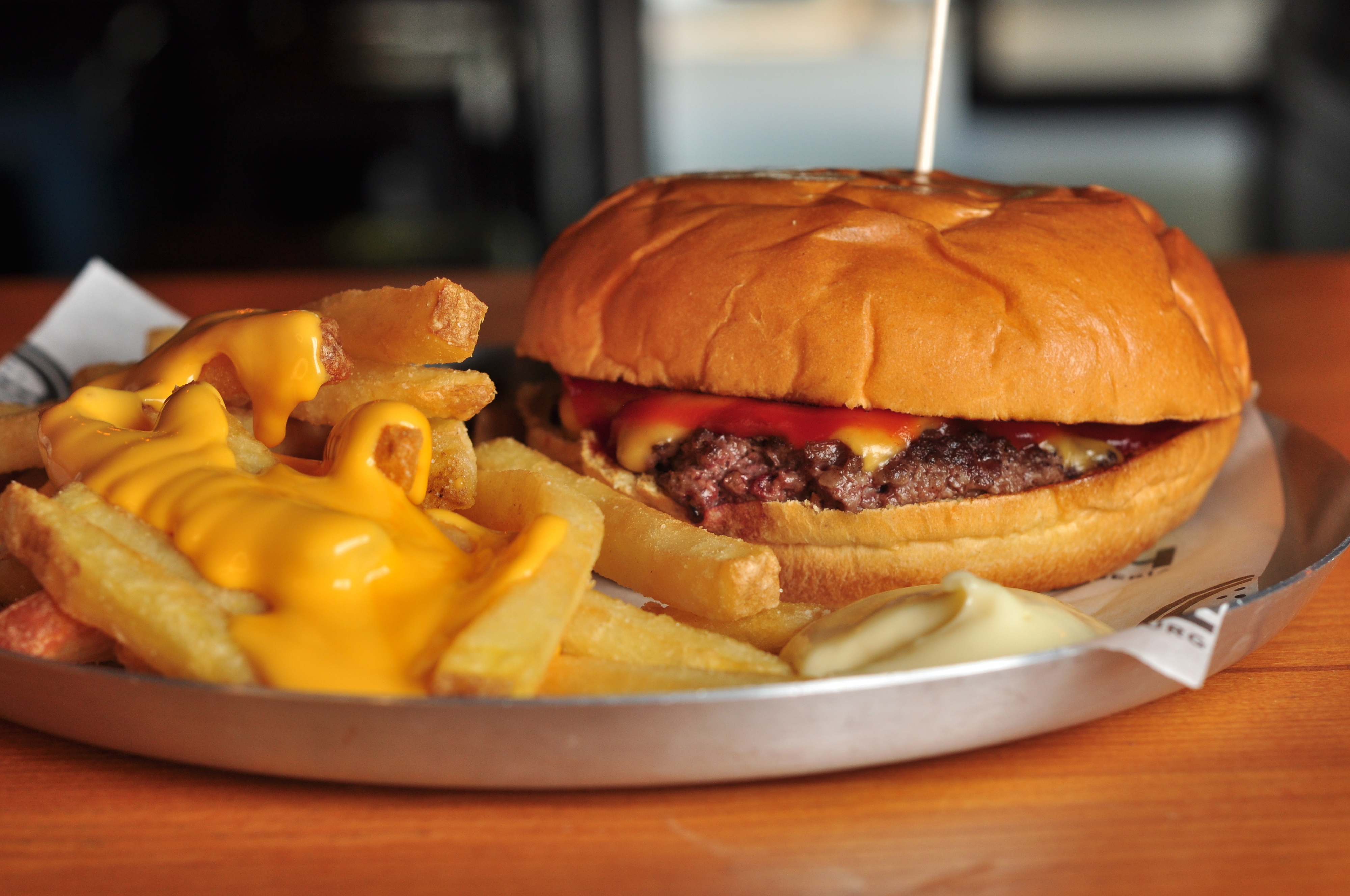 Fãs de hambúrgueres, a MBH Hamburgueseria tem novos sabores inspirados no churrasco argentino
