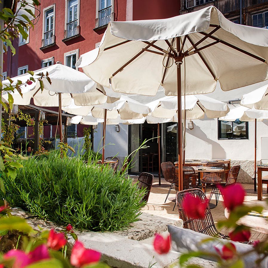 15 esplanadas incríveis que abrem já esta segunda-feira e onde pode almoçar ou jantar