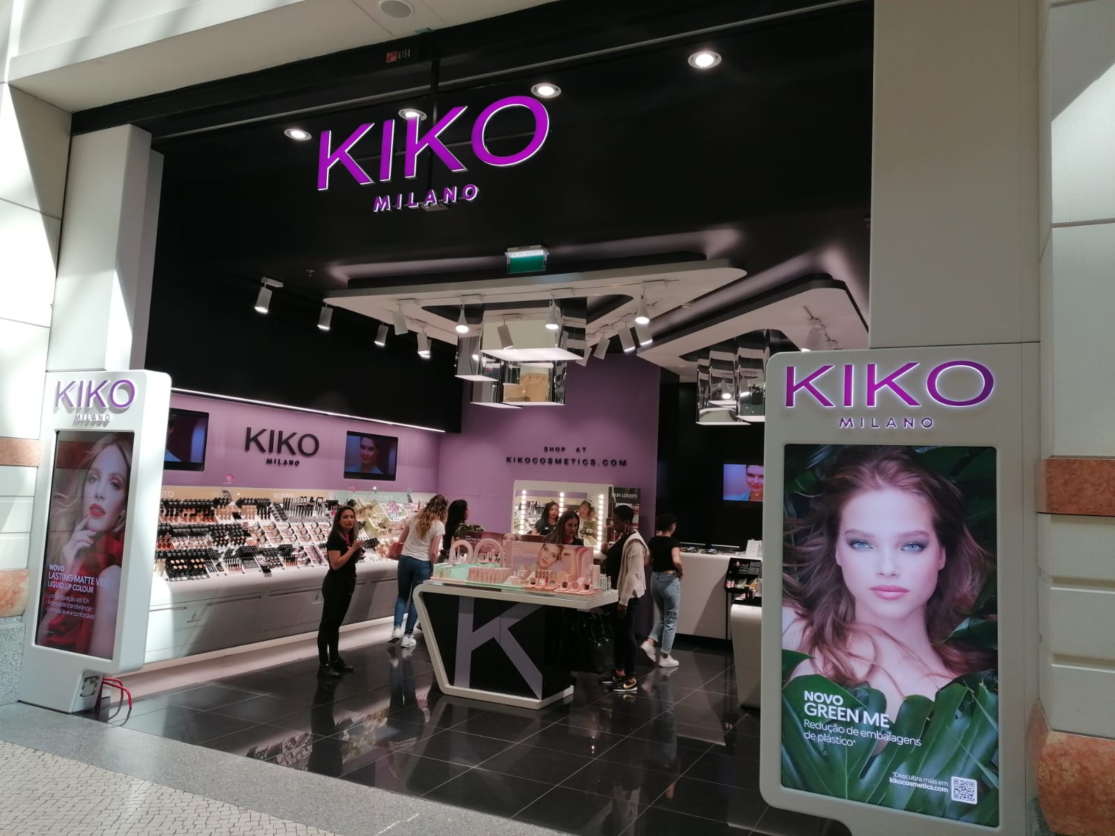 A Kiko Milano vai personalizar presentes para o Dia da Mãe. Mas só numa das lojas da marca