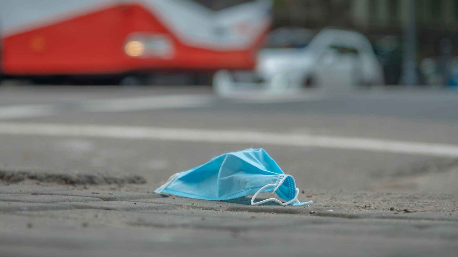 Câmara de Lisboa avisa: é nestes caixotes que deve deitar máscaras e luvas