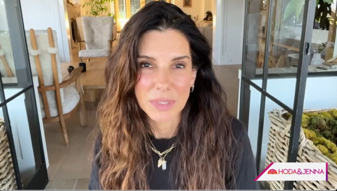 Sandra Bullock faz primeira aparição pública um ano depois da morte do marido. “Estou cansada”