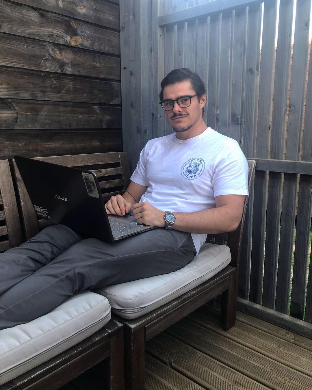 Filho de Pedro Lima tatuou imagem do pai. “Agora ele pode continuar a correr para o mar”