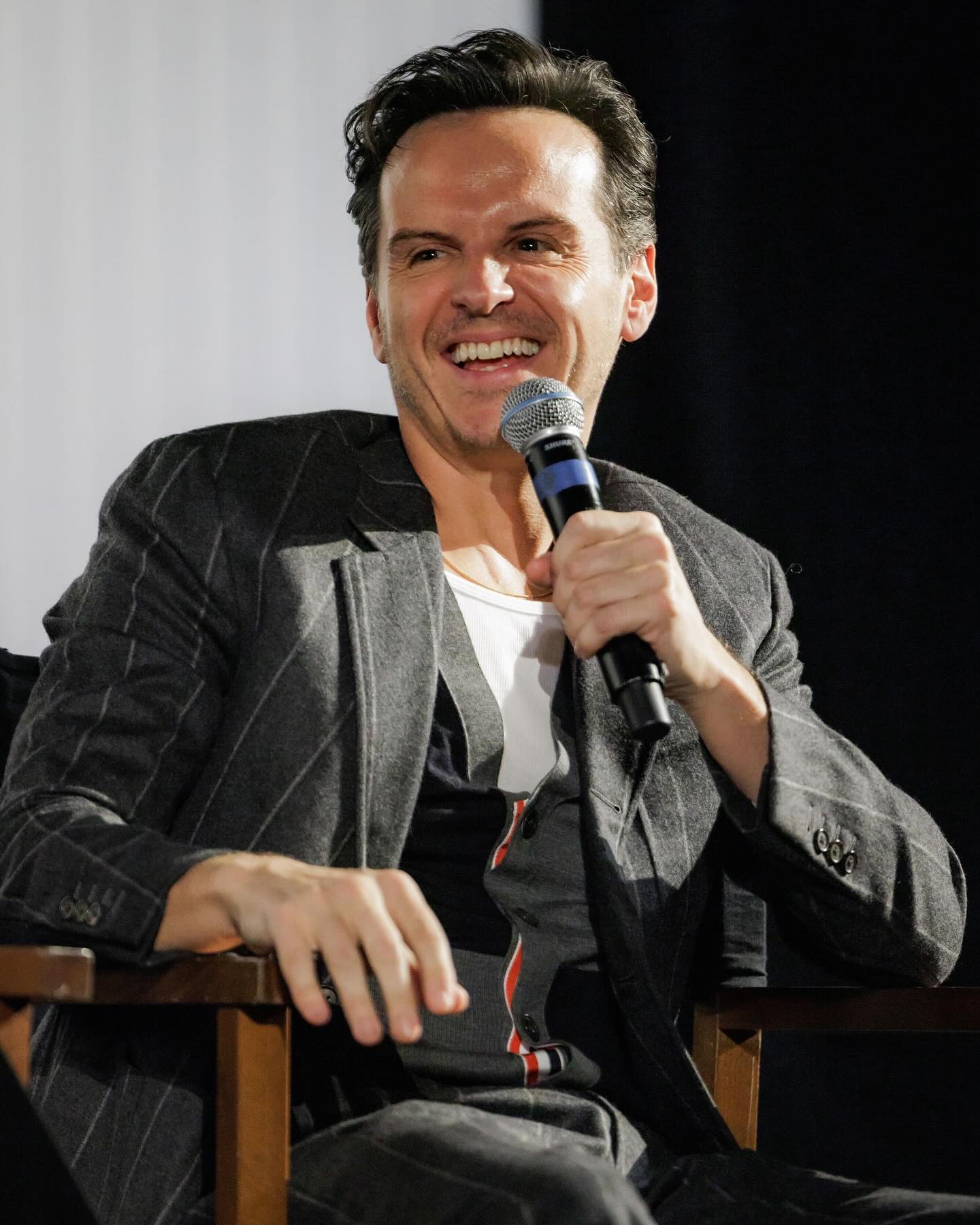 Ator Andrew Scott interrompe peça após ver espectador a usar um computador portátil