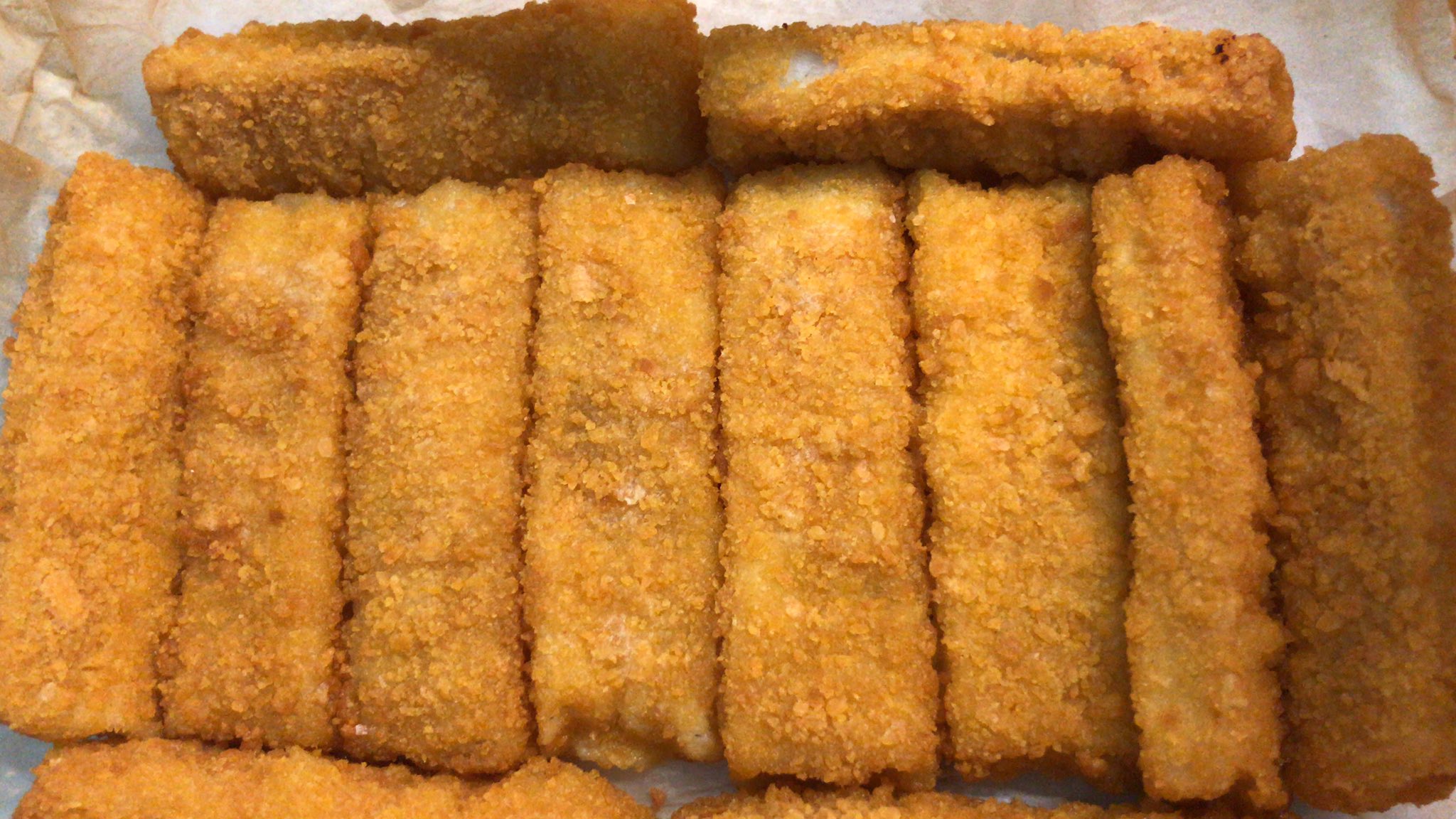 Mãe encontra “caviar” dentro dos douradinhos do filho e fica horrorizada. “Nunca mais os compro”