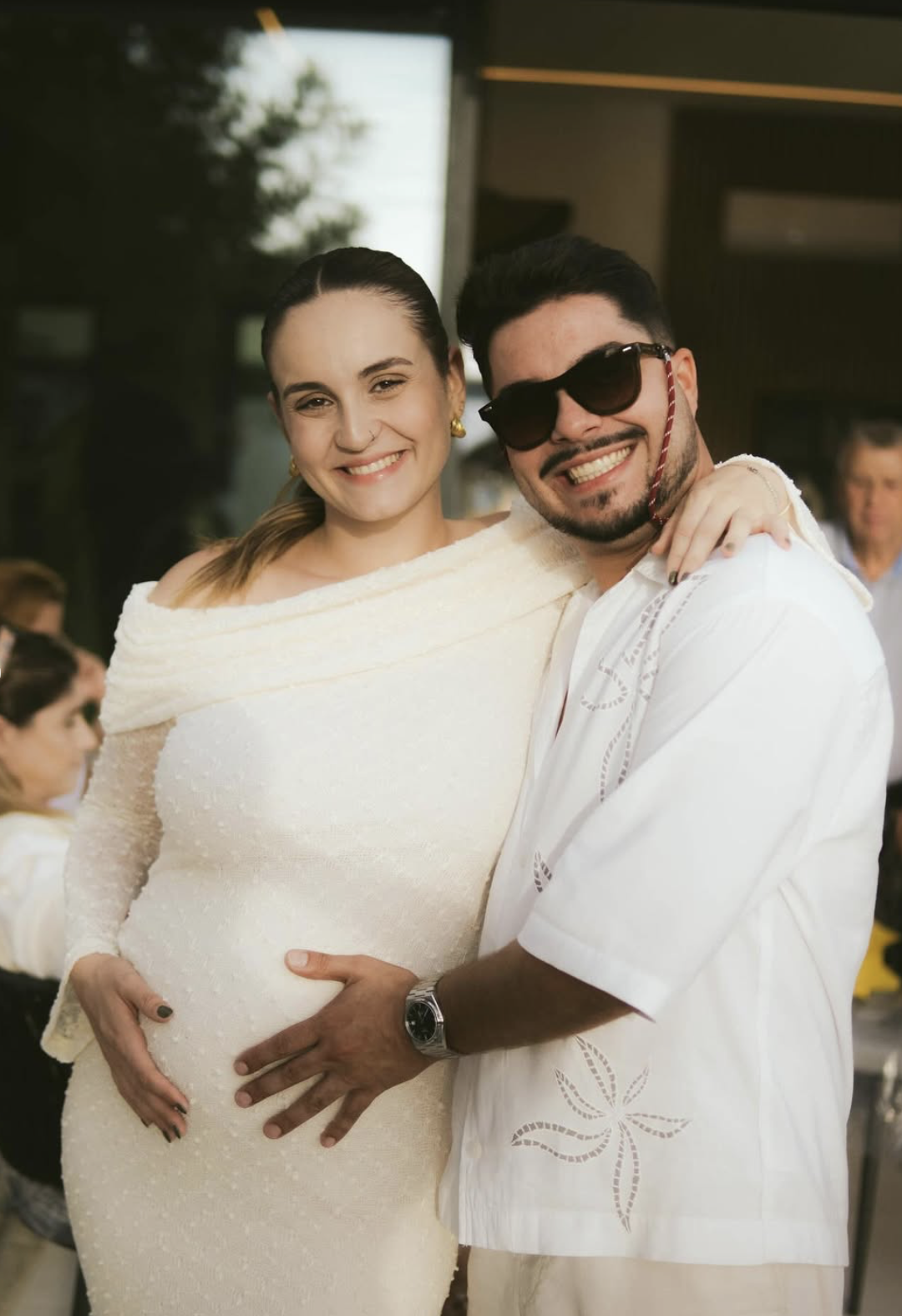 Cantor d’Os Vizinhos é alvo de ódio nas redes sociais depois de ser pai — e a banda já reagiu