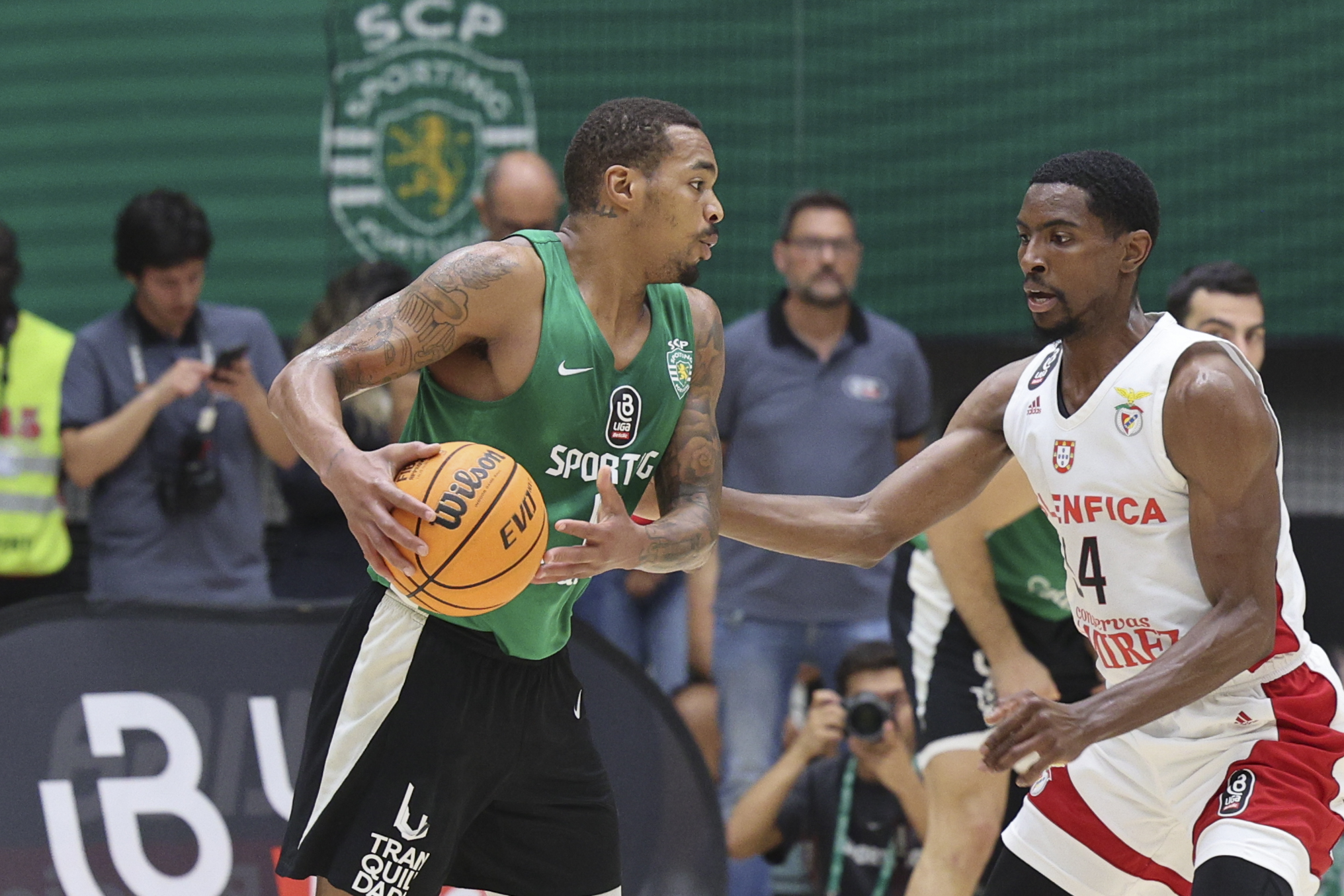 Quatro jogos, três vitórias, xeque-mate: Benfica volta a vencer Sporting e  sagra-se bicampeão nacional de basquetebol – Observador