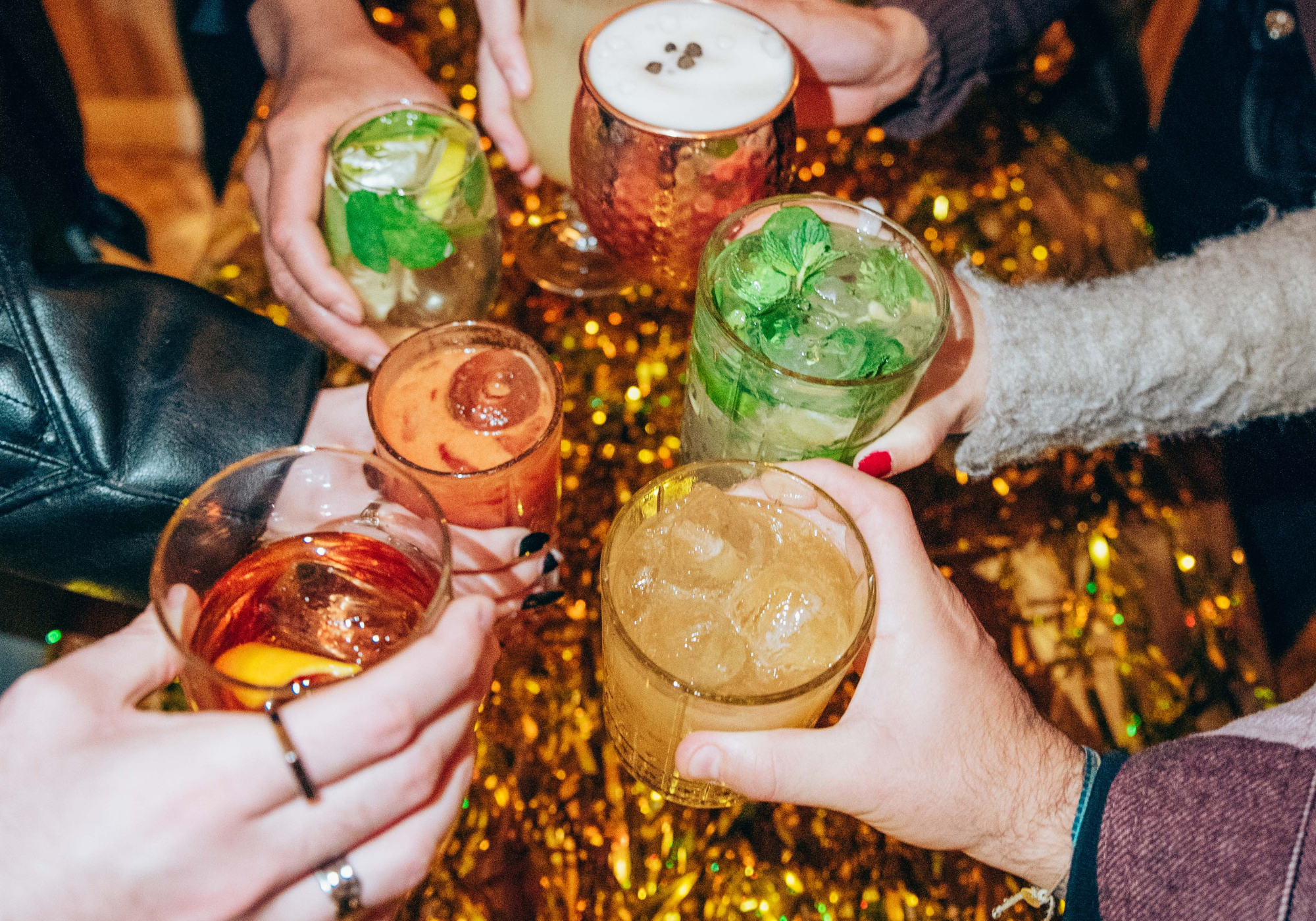 Impressione todos no Réveillon com estes 2 cocktails baixos em calorias e simples. Aprenda a fazê-los