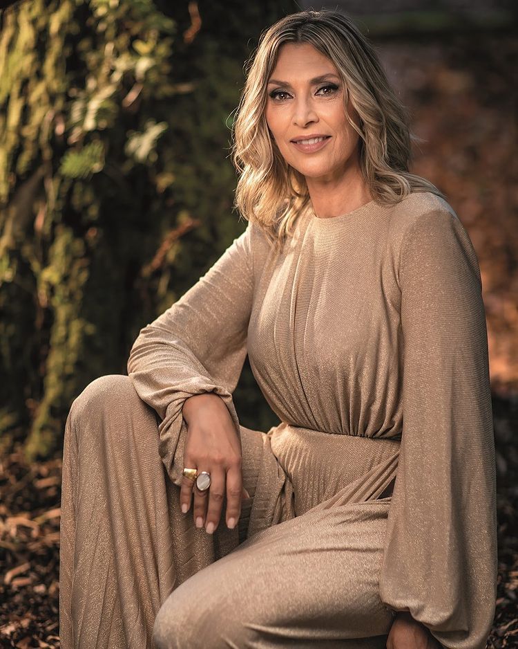 Clara de Sousa não vai apresentar os “Globos de Ouro” sozinha. Saiba quem se vai juntar à jornalista