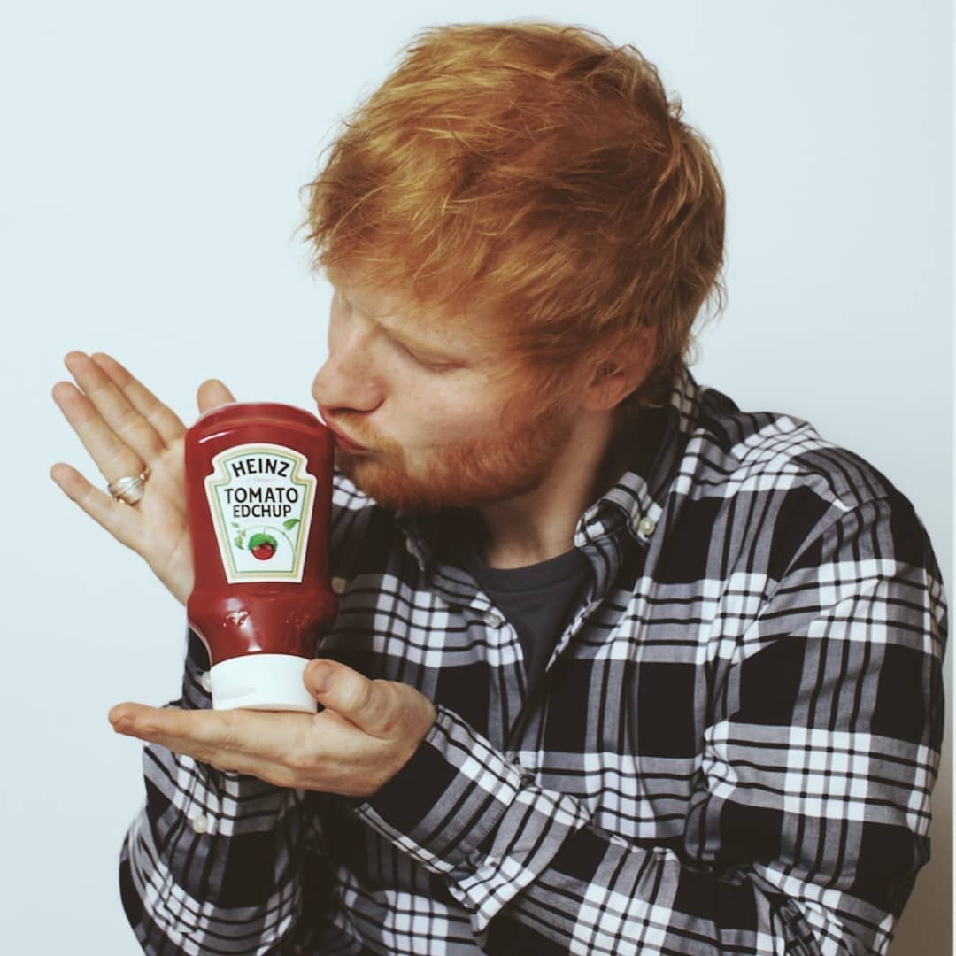 Ed Sheeran gosta tanto de ketchup que lançou uma embalagem com a Heinz