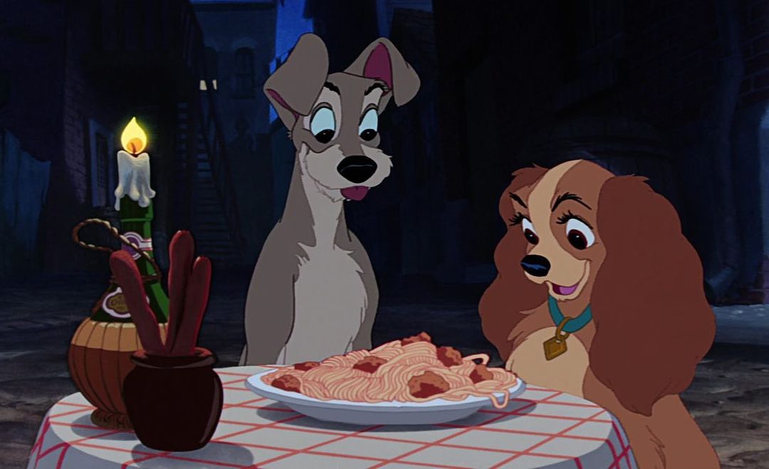 A icónica cena do esparguete de “A Dama e o Vagabundo” ganha cerveja neste Dia dos Namorados