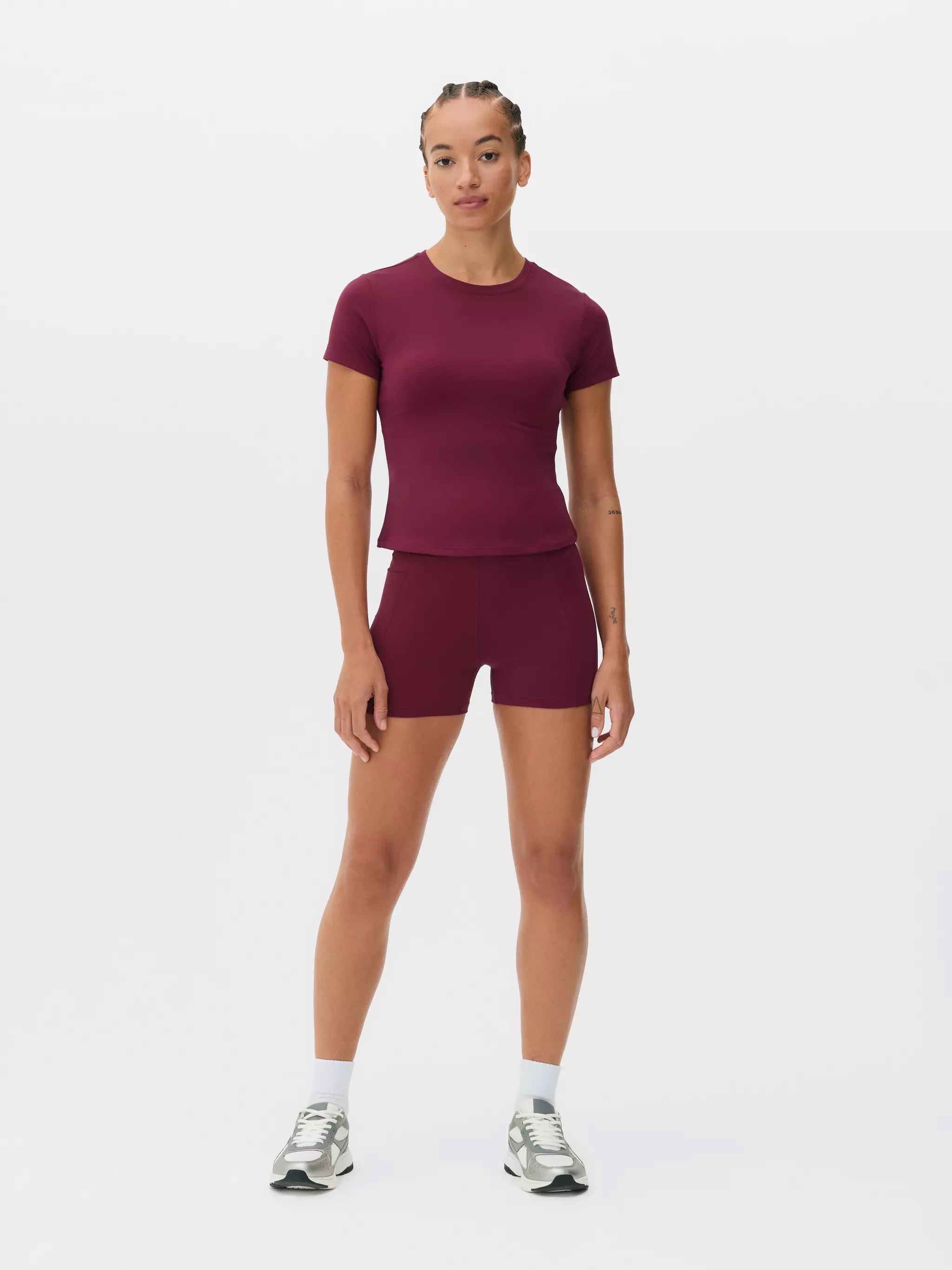 A coleção de desporto da Primark já é viral. 18 peças desde 4,50€ para treinar com estilo