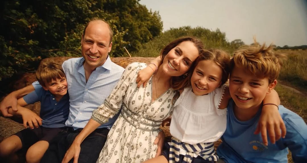 Princesa Charlotte já faz 10 anos. Veja as fotos mais amorosas da filha de William e Kate Middleton