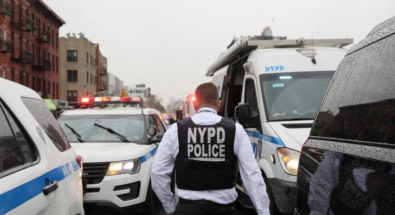 Suspeito do ataque no metro de Nova Iorque já foi detido. Ligou para a linha de denúncias a dizer onde estava