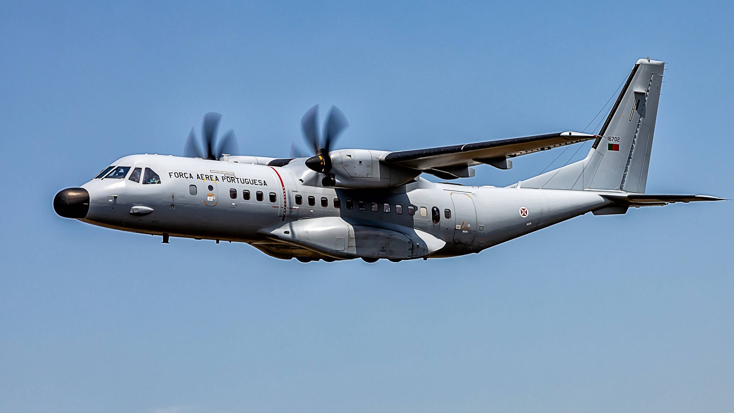 Açores. Bebé nasce a bordo de avião da Força Aérea, a caminho de Ponta Delgada