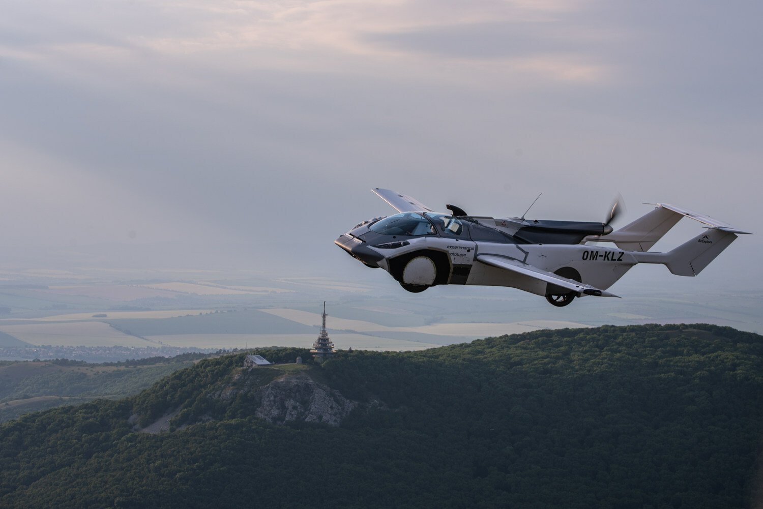 AirCar: criadores do automóvel que abre as asas para voar vendem tecnologia do projeto a empresa chinesa