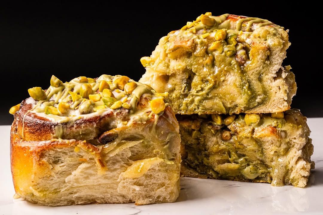 Cinnaroma Bakery. O novo paraíso dos cinnamon rolls, com sabores como pistácio, Biscoff e Nutella, já abriu