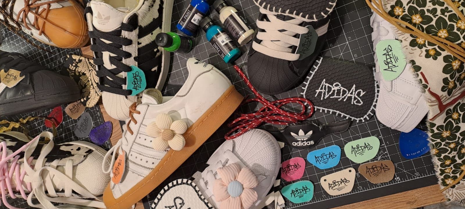 Neste evento da adidas vai poder personalizar sneakers ao seu gosto (e assistir a um podcast ao vivo)