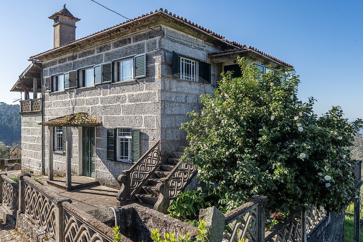 8 casas rurais para remodelar que custam menos de 200 mil euros (há uma por 80 mil e outra com 10 quartos)