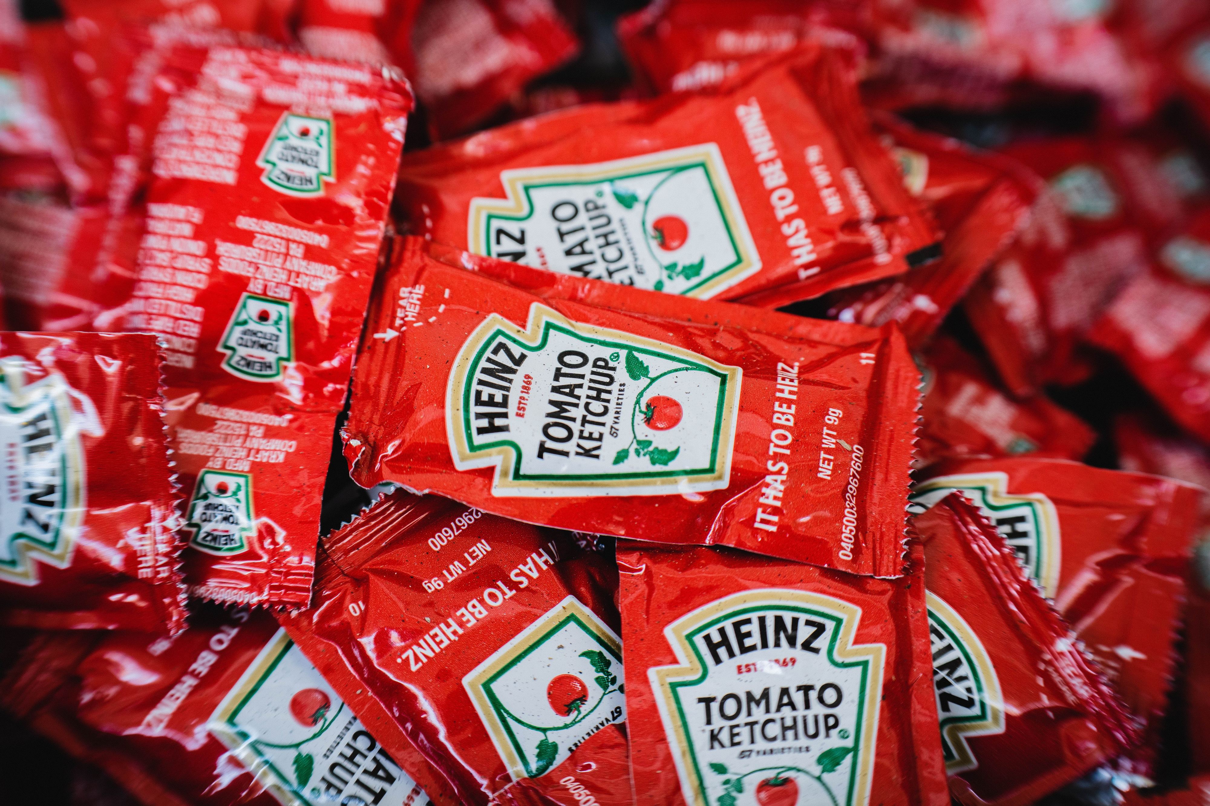 O ketchup deve ser guardado dentro ou fora do frigorífico? Saiba a resposta