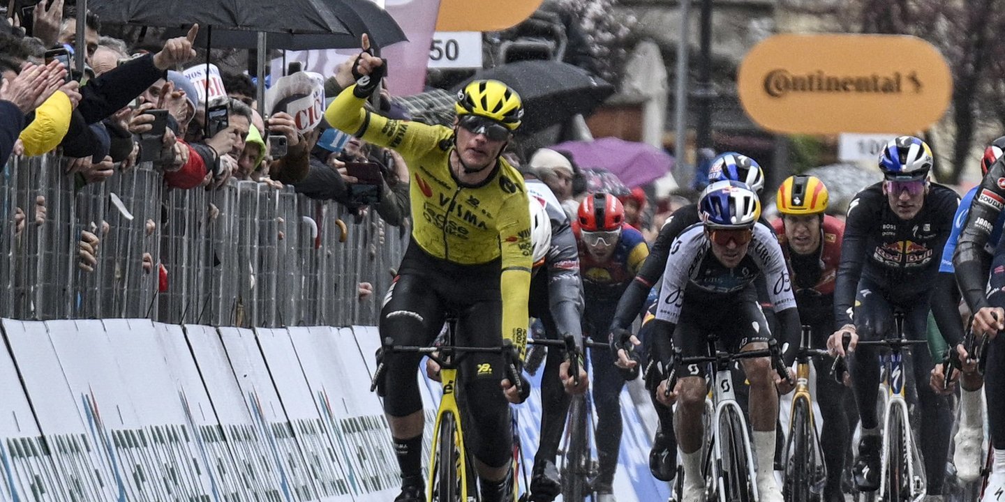 Olav Kooij vence etapa caótica e Filippo Ganna segue líder do Tirreno-Adriático