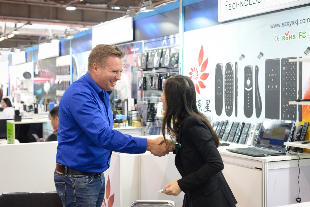 Halloween. 30 formas de transformar a máscara de proteção à COVID-19 num disfarce