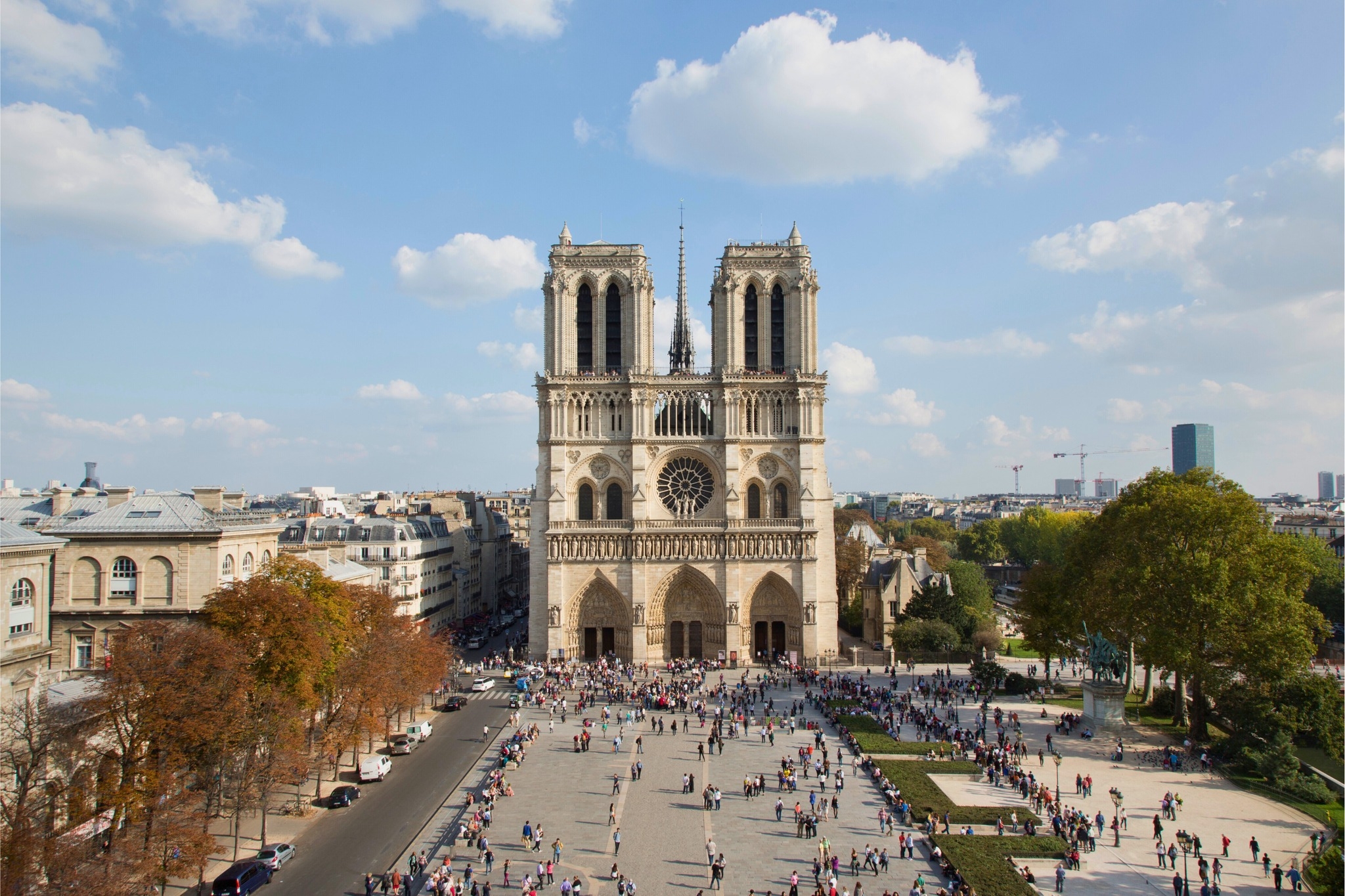 3. Catedral de Notre-Dame – Paris, França (Católica Romana)