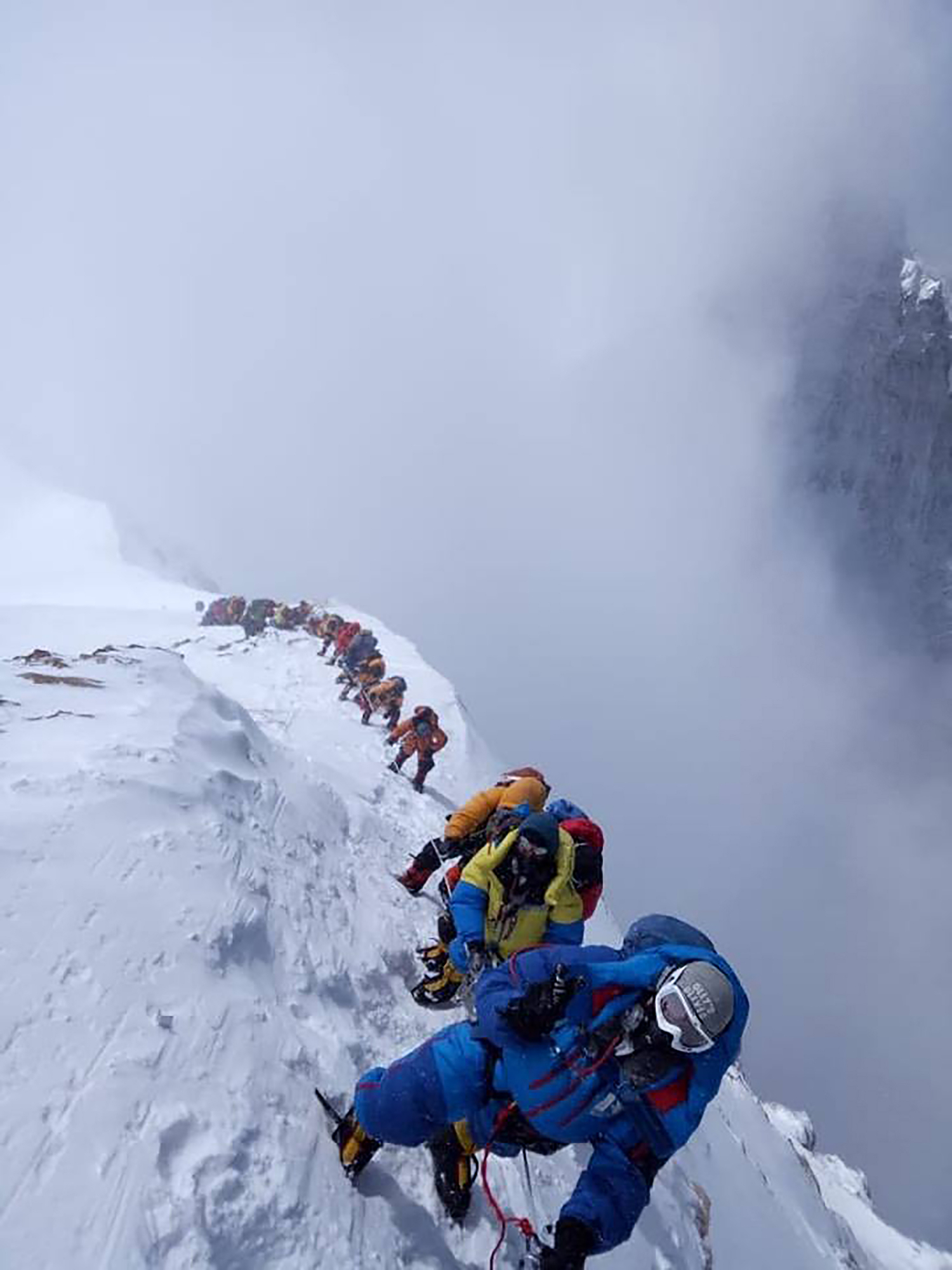 As filas de alpinistas no Monte Everest já causaram 11 mortes em duas semanas