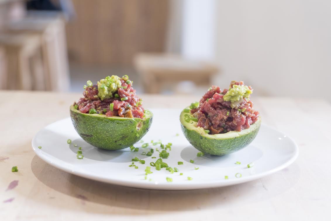 Receitas Cruas Com Pinta. Bife tártaro com abacate