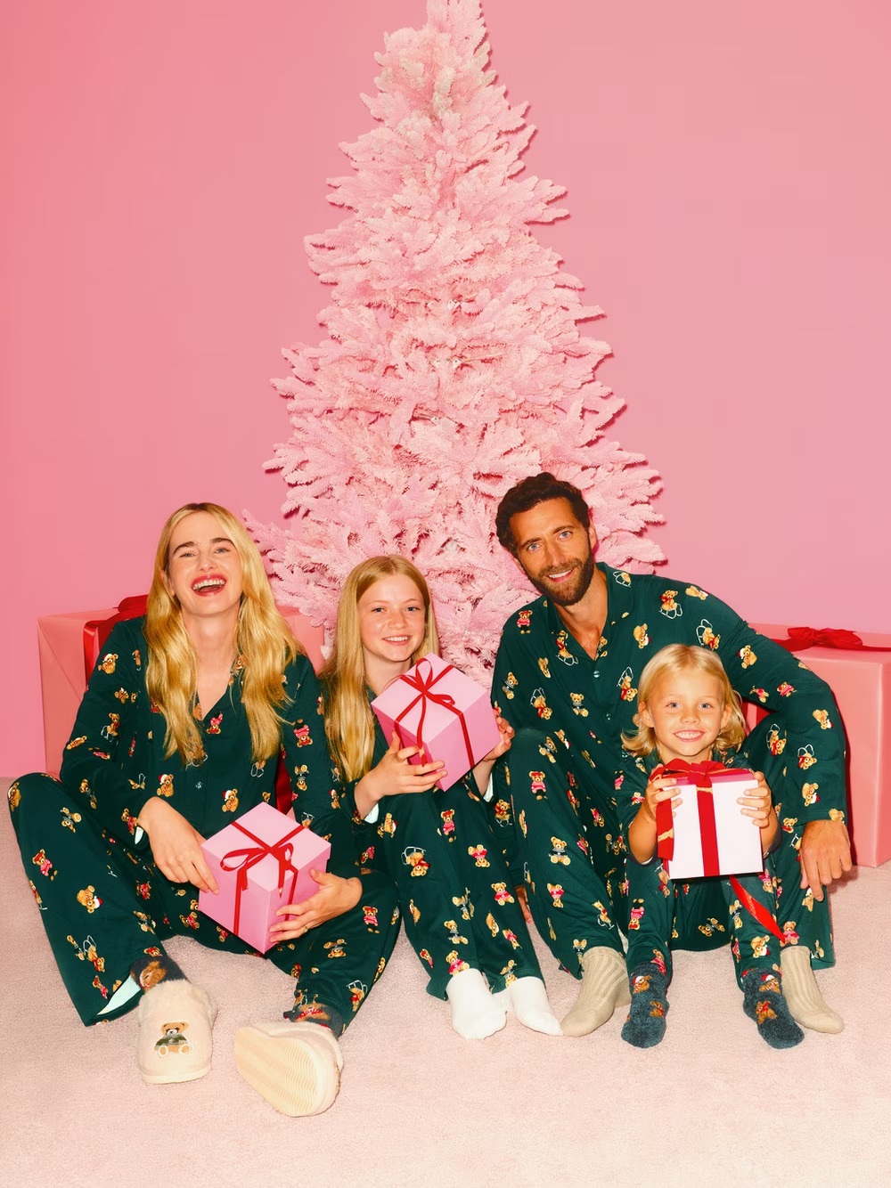 O Natal chegou aos pijamas da Primark. Estes 12 modelos não passam dos 20€ (e até dão para combinar em família)