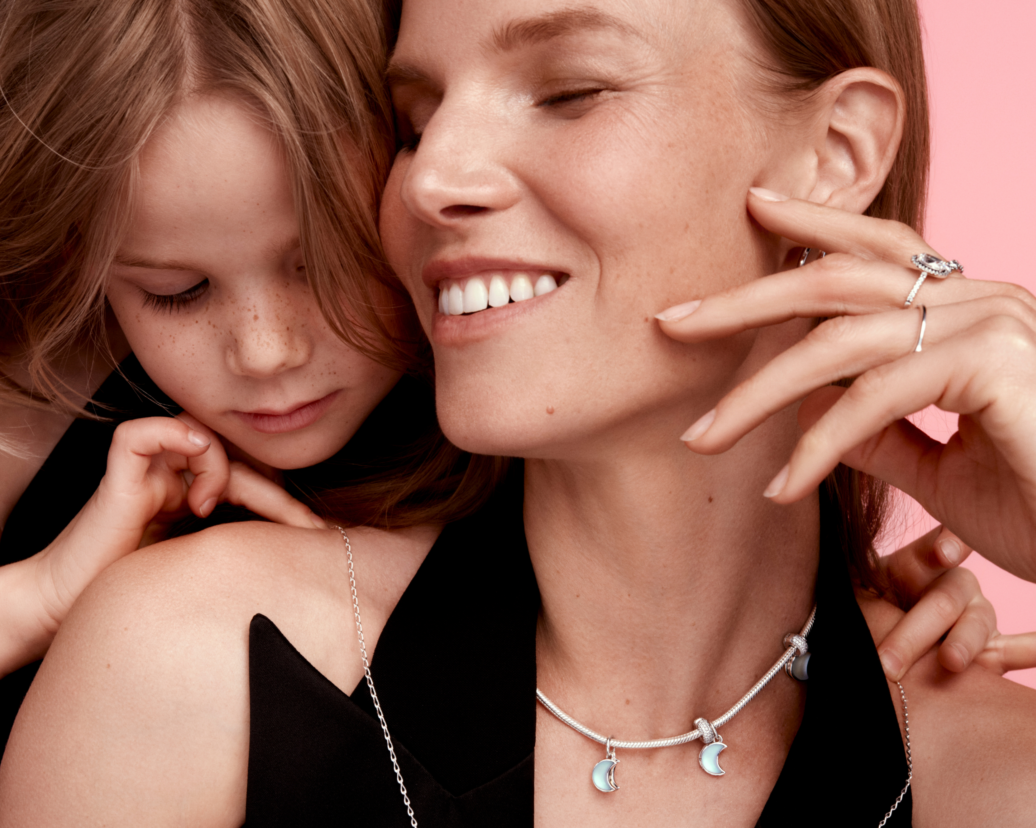 Fomos conhecer as novas joias de Natal da Pandora e estas 10 são as nossas preferidas (dos 39€ aos 229€)