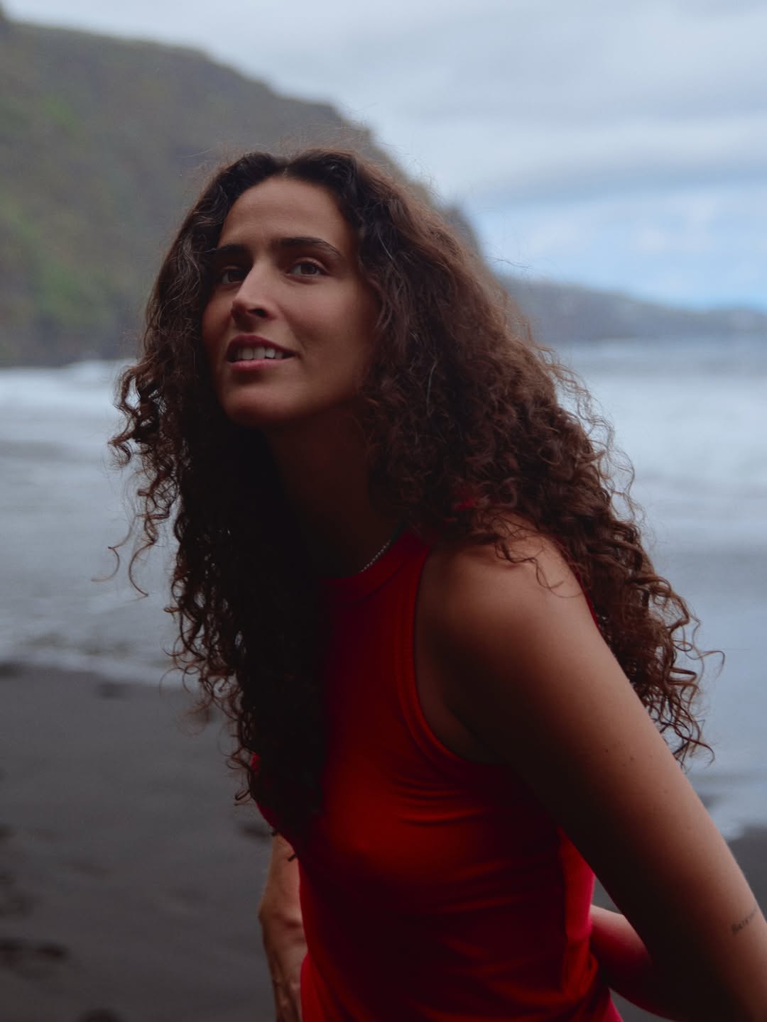 Novo álbum de MARO já chegou e mostra que crescer também é saber deixar ir. Leia a entrevista