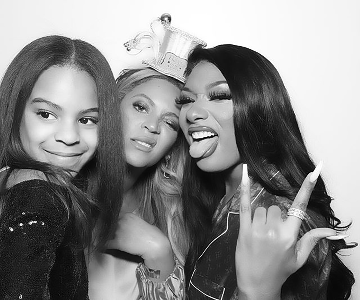 Blue Ivy e Beyoncé posam juntas em foto de passagem de ano e parecem gémeas